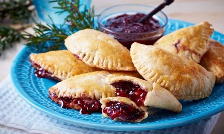 Todos los detalles para hacer empanadas dulces de la mano de Maru Botana. Todos los detalles para hacer empanadas dulces de la mano de Maru Botana.