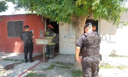 Bomberos y agentes de la jurisdicción sofocaron las llamas. Bomberos y agentes de la jurisdicción sofocaron las llamas.