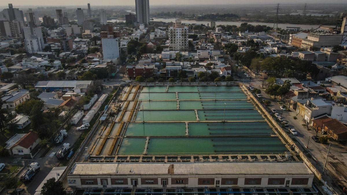 El corte total de agua en Santa Fe se lleva a cabo por trabajos de mantenimiento en la planta potabilizadora.