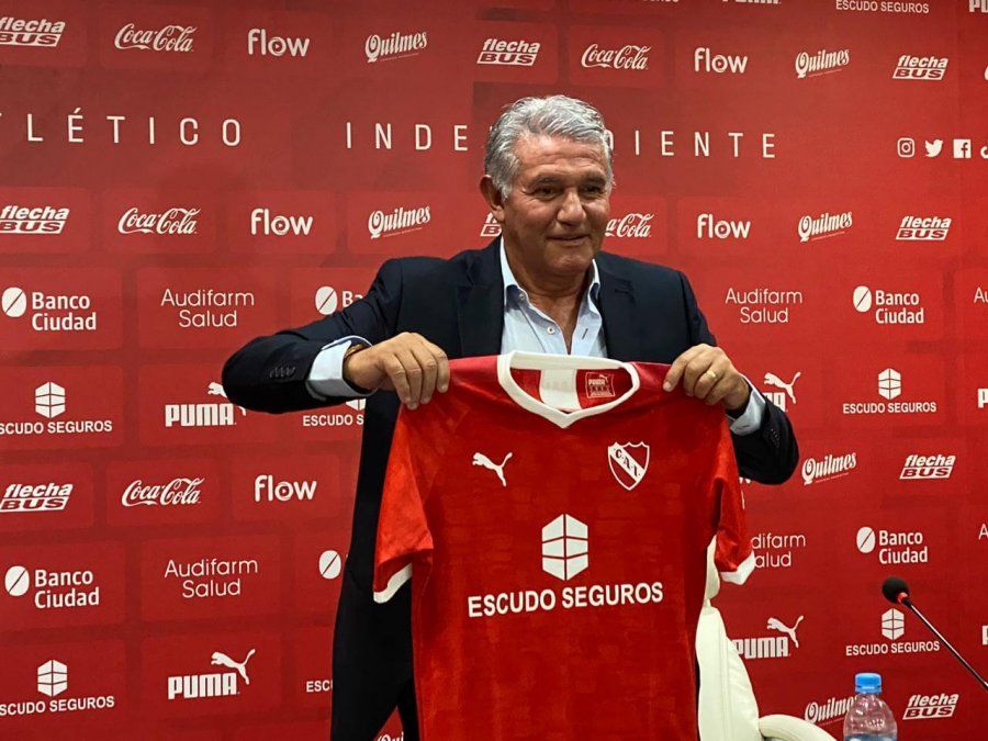 Burruchaga sobre el regreso de Agüero a Independiente: Depende de él