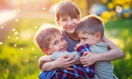 No hay distancia que separe el amor entre hermanos: dedicá una frase y hacé de este día un momento inolvidable. No hay distancia que separe el amor entre hermanos: dedicá una frase y hacé de este día un momento inolvidable.