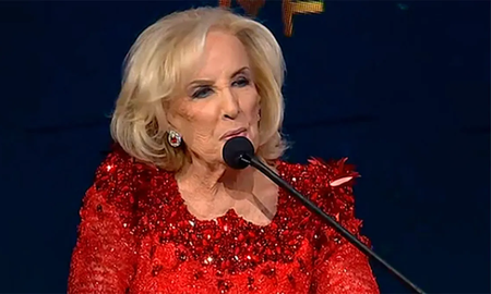 Mirtha Legrand le realizó un sorpresivo pedido en vivo a Iván de Pineda Mirtha Legrand le realizó un sorpresivo pedido en vivo a Iván de Pineda