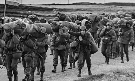 A 44 años del inicio de la guerra de Malvinas, el veterano Adolfo Schweighofer, presidente del Centro de Combatientes de la ciudad de Santa Fe, remarcó la importancia de mantener viva la memoria. A 44 años del inicio de la guerra de Malvinas, el veterano Adolfo Schweighofer, presidente del Centro de Combatientes de la ciudad de Santa Fe, remarcó la importancia de mantener viva la memoria.