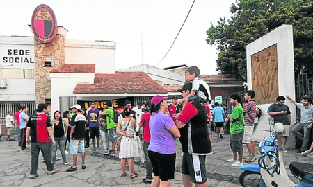 el dia que los socios de colon tomaron el club el dia que los socios de colon tomaron el club