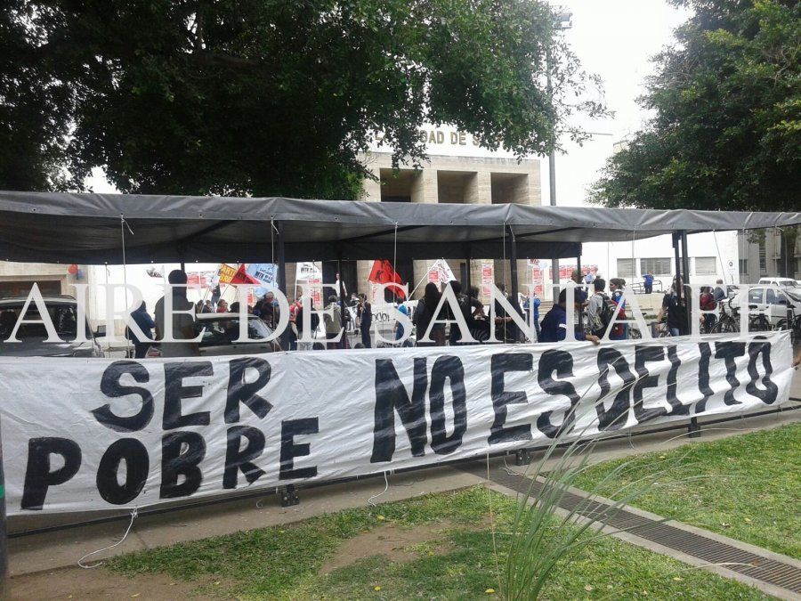 Vecinos de barrio La Vieja Tablada se reunieron con funcionarios municipales por posibles desalojos