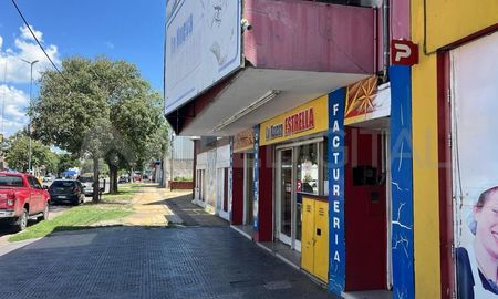El robo ocurrió a plena luz del día en una zona de Avenida Facundo Zuviría en la que hay constante movimiento. El robo ocurrió a plena luz del día en una zona de Avenida Facundo Zuviría en la que hay constante movimiento.