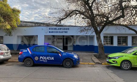 El establecimiento educativo no dictó clases este martes debido a que les robaron los cables que alimentan de energía eléctrica a la institución. El establecimiento educativo no dictó clases este martes debido a que les robaron los cables que alimentan de energía eléctrica a la institución.