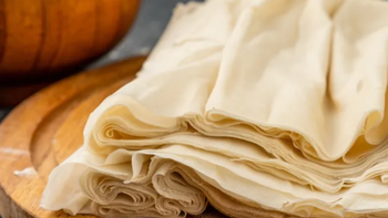 Masa filo casera: cómo preparar la base más fina y crujiente para tus recetas saladas o dulces