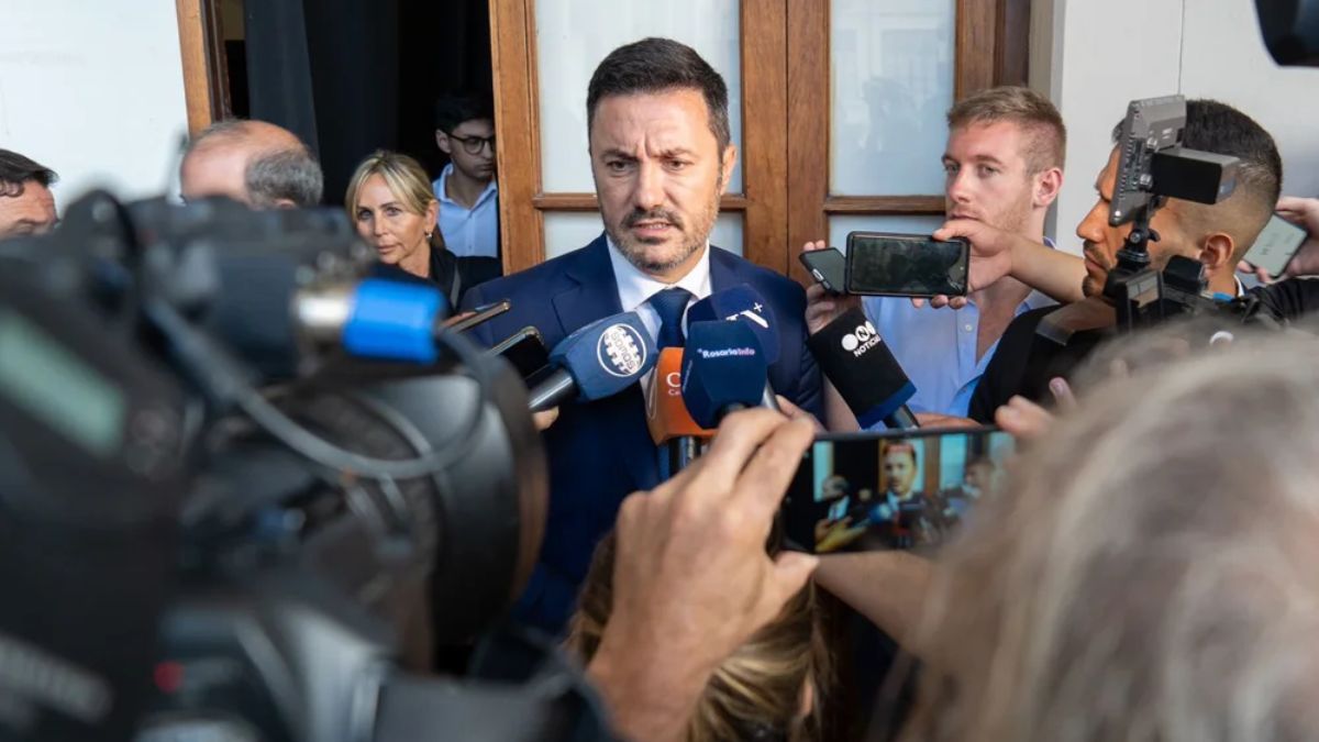 Petri viaja a Rosario para coordinar el operativo de las Fuerzas Armadas en el combate contra el narcotráfico. Petri viaja a Rosario para coordinar el operativo de las Fuerzas Armadas en el combate contra el narcotráfico.