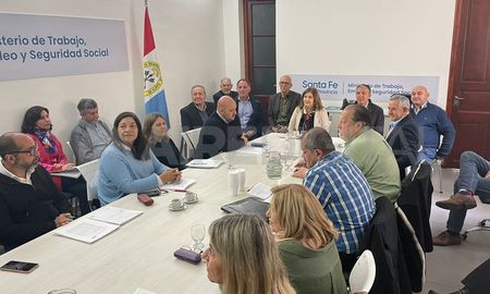 La reunión se lleva a cabo en el Ministerio de Trabajo. La reunión se lleva a cabo en el Ministerio de Trabajo.
