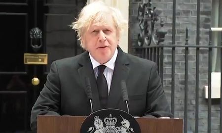 El primer ministro Boris Johnson aseguró hoy que no ve ninguna necesidad de cambiar más la orientación sobre las restricciones por la variante Ómicron del coronavirus. El primer ministro Boris Johnson aseguró hoy que no ve ninguna necesidad de cambiar más la orientación sobre las restricciones por la variante Ómicron del coronavirus.
