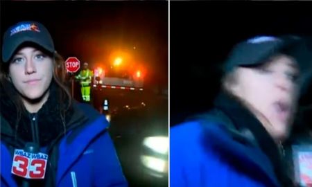 Video: un auto chocó a una periodista mientras hacía una nota en vivo Video: un auto chocó a una periodista mientras hacía una nota en vivo