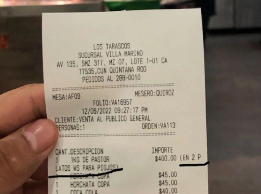 Discutió con el mozo de un restaurante y encontró una burla en el ticket