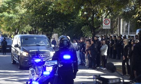 En Rosario, también hubo un homenaje al policía. En Rosario, también hubo un homenaje al policía.