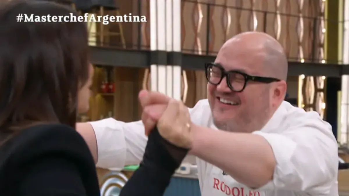 Wanda Nara y Rodolfo de MasterChef hicieron un intenso ping-pong, en donde se preguntaron de todo. Wanda Nara y Rodolfo de MasterChef hicieron un intenso ping-pong, en donde se preguntaron de todo.