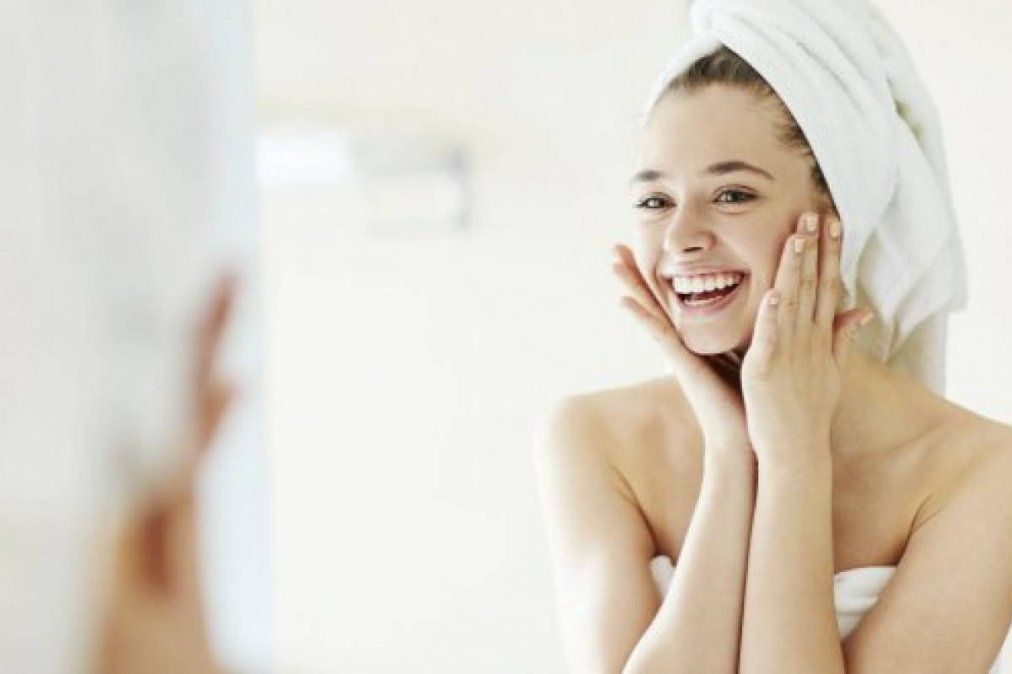 Máscara facial para hidratar el rostro y eliminar ojeras.