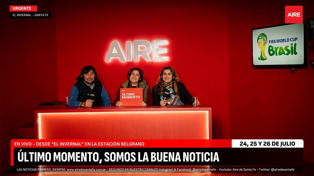 La gran comunidad de AIRE se sentó a la mesa de conductores y posó frente a las cámaras para vivir la experiencia del multimedios.