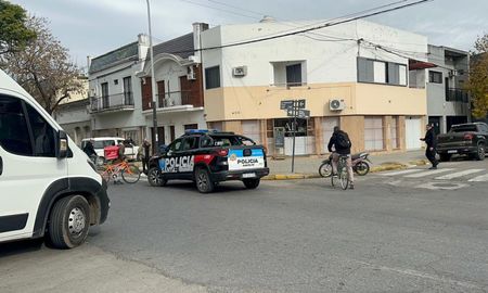 El accidente en Avenida Freyre dejó a un motociclista herido y complicó el tránsito en la zona. El accidente en Avenida Freyre dejó a un motociclista herido y complicó el tránsito en la zona.