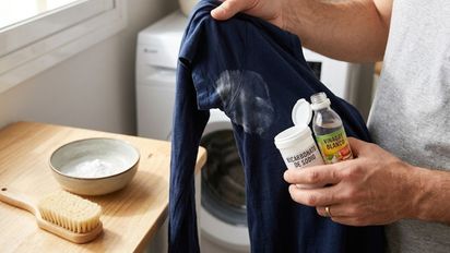 Cómo quitar manchas de desodorante de la ropa en minutos