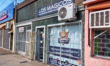 ingresaron por el techo de un negocio y robaron mas de $250.000 en mercaderia ingresaron por el techo de un negocio y robaron mas de $250.000 en mercaderia