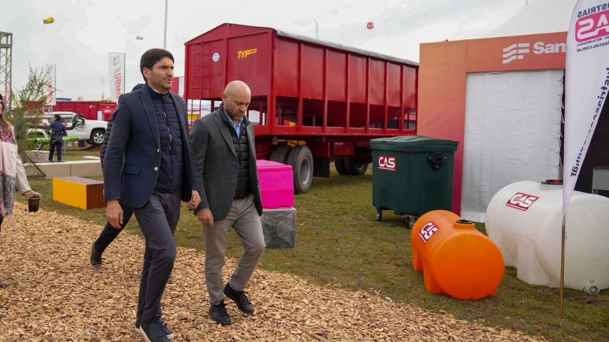 El Gobernador, Maximiliano Pullaro junto al Ministro de Desarrollo Productivo, Gustavo Puccini.