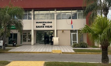 Ingreso a la Municipalidad de la ciudad de Sauce Viejo. Ingreso a la Municipalidad de la ciudad de Sauce Viejo.
