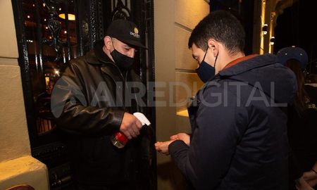Ya no será necesario el rociado de manos con alcohol en los accesos. Ya no será necesario el rociado de manos con alcohol en los accesos.