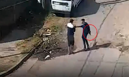 Un policía de la Bonaerense fue detenido tras robarle 280 pesos a un hombre con su arma reglamentaria Un policía de la Bonaerense fue detenido tras robarle 280 pesos a un hombre con su arma reglamentaria