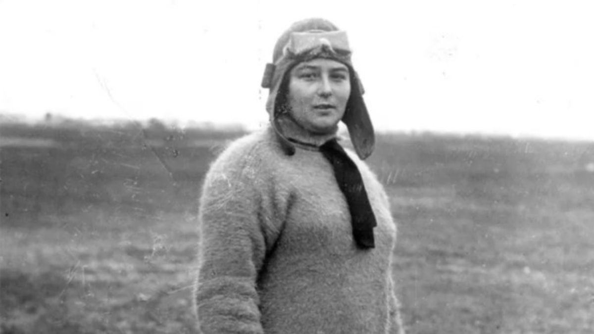 En junio de 1915, Amalia emprendió un viaje por distintos lugares del país, siendo el primer destino Rosario, su ciudad natal, y lo hizo con un biplano Farman biplaza de 50 HP y 500 kilos de peso. También realizó exhibiciones en Villa Lugano y San Fernando. En junio de 1915, Amalia emprendió un viaje por distintos lugares del país, siendo el primer destino Rosario, su ciudad natal, y lo hizo con un biplano Farman biplaza de 50 HP y 500 kilos de peso. También realizó exhibiciones en Villa Lugano y San Fernando.