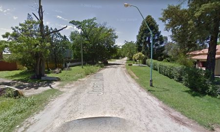Dos ladrones armados y encapuchados irrumpieron en una vivienda de Lavalle al 4300 el lunes por la noche. Dos ladrones armados y encapuchados irrumpieron en una vivienda de Lavalle al 4300 el lunes por la noche.