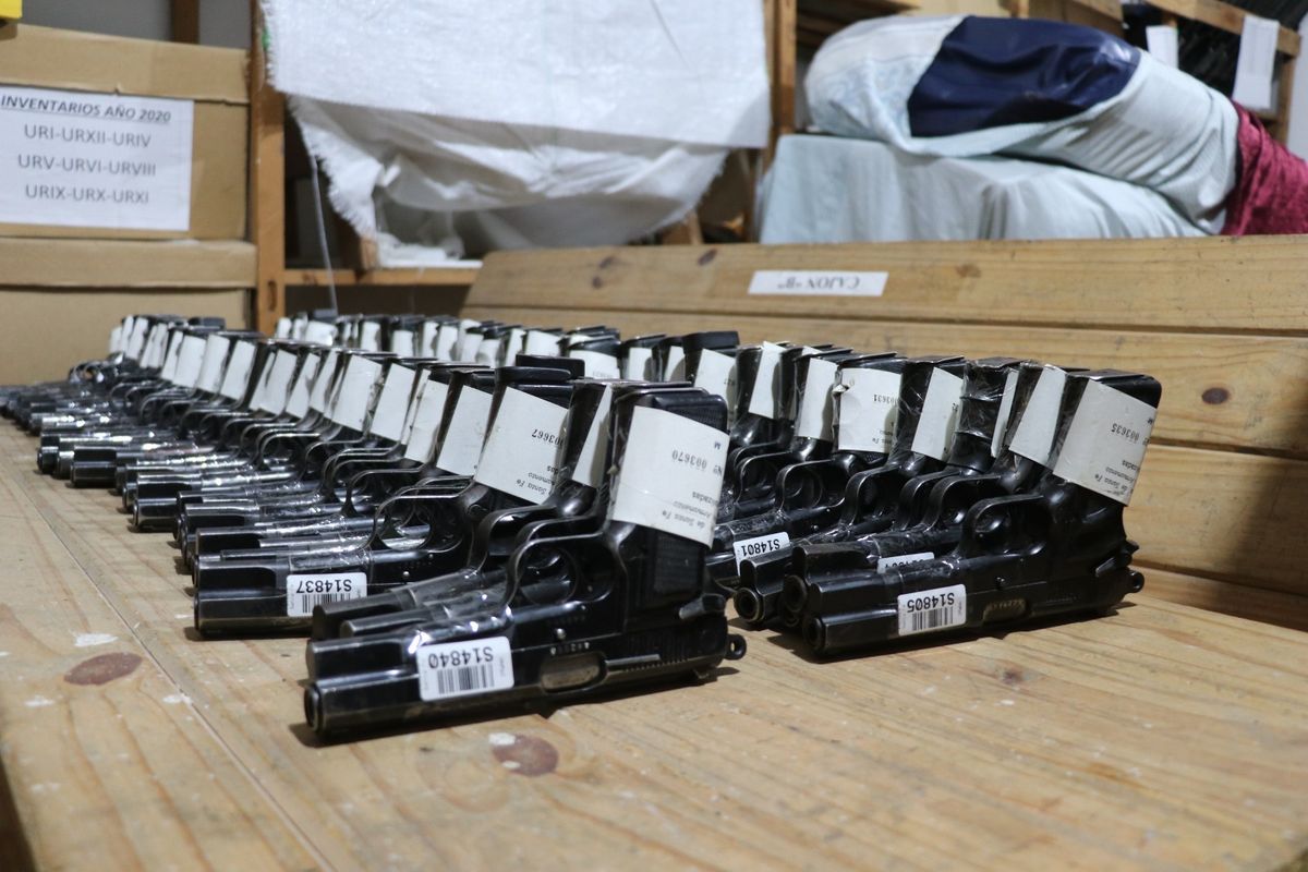 La provincia, a través del Ministerio de Seguridad, clasificó 2.500 armas de fuego obsoletas que pertenecen a la Policía de la provincia. La provincia, a través del Ministerio de Seguridad, clasificó 2.500 armas de fuego obsoletas que pertenecen a la Policía de la provincia.