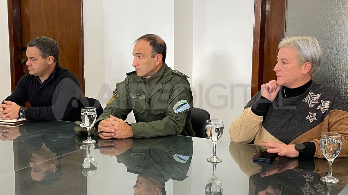 El jefe de la Gendarmería en la provincia de Santa Fe, Gustavo Pucheta, y la jefa de la Policía provincial, Emilce Chimenti, fueron parte dela reunión.