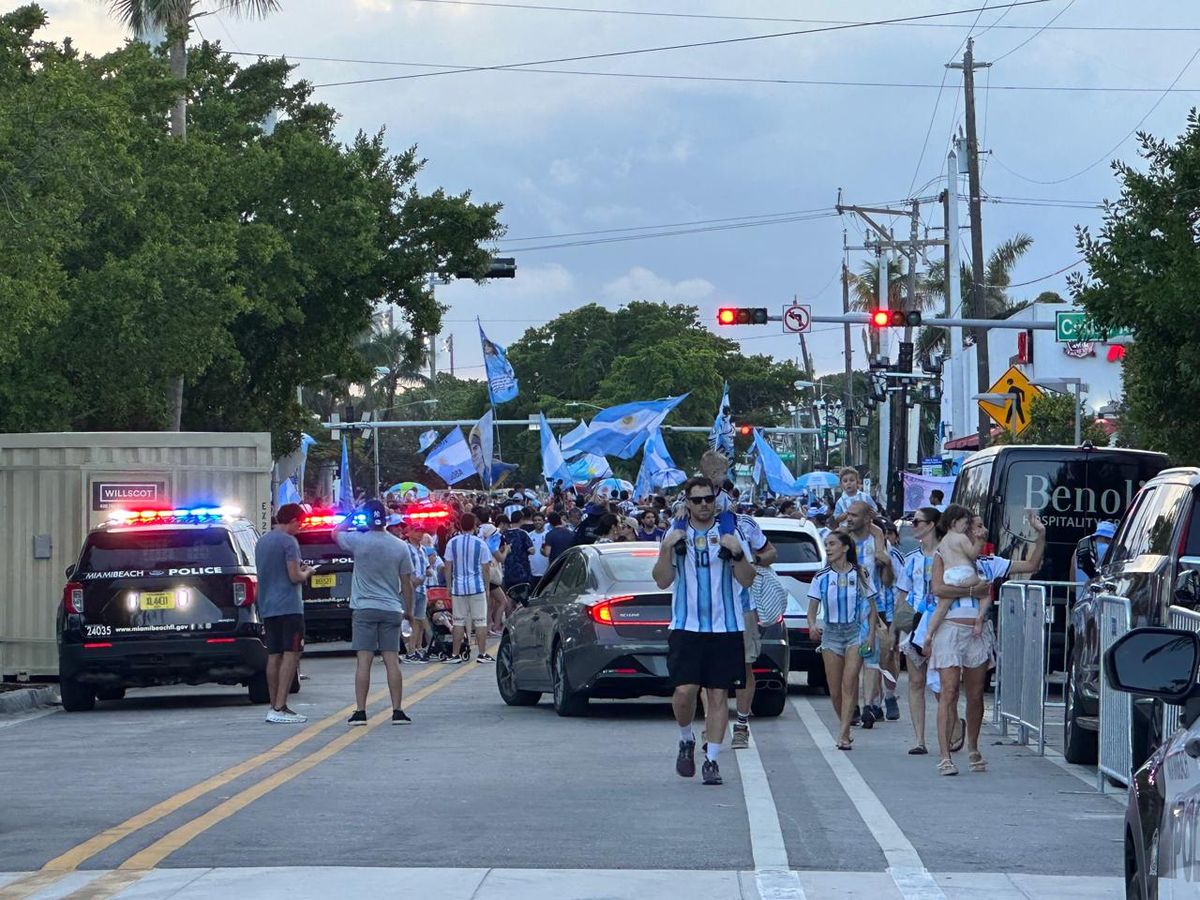 Imponente banderazo argentino en Miami. Imponente banderazo argentino en Miami.
