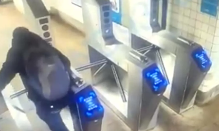 Quiso saltar el molinete del subte, se partió el cuello y murió Quiso saltar el molinete del subte, se partió el cuello y murió