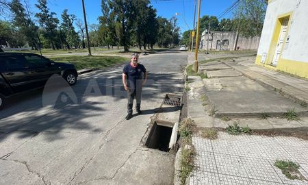 Una alcantarilla al descubierto causó preocupación entre los vecinos del Parque juan de Garay. Una alcantarilla al descubierto causó preocupación entre los vecinos del Parque juan de Garay.