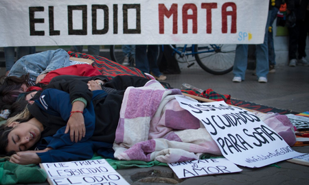 A cuatro meses del triple lesbicidio de Barracas, en Santa Fe renuevan el pedido de justicia. A cuatro meses del triple lesbicidio de Barracas, en Santa Fe renuevan el pedido de justicia.