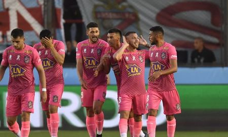 Ezequiel Piovi, a quien le interesa a Independiente, celebra su gol frente a River con el Topo Gigio. Ezequiel Piovi, a quien le interesa a Independiente, celebra su gol frente a River con el Topo Gigio.