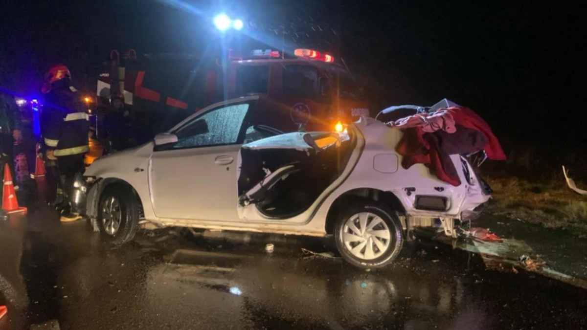 Accidente fatal: tres vehículos colisionaron en la ruta y al menos una mujer perdió la vida