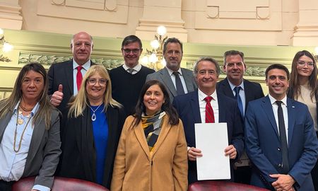 El bloque de La Libertad Avanza pidió frenar el proceso de reforma constitucional en Santa Fe. El bloque de La Libertad Avanza pidió frenar el proceso de reforma constitucional en Santa Fe.