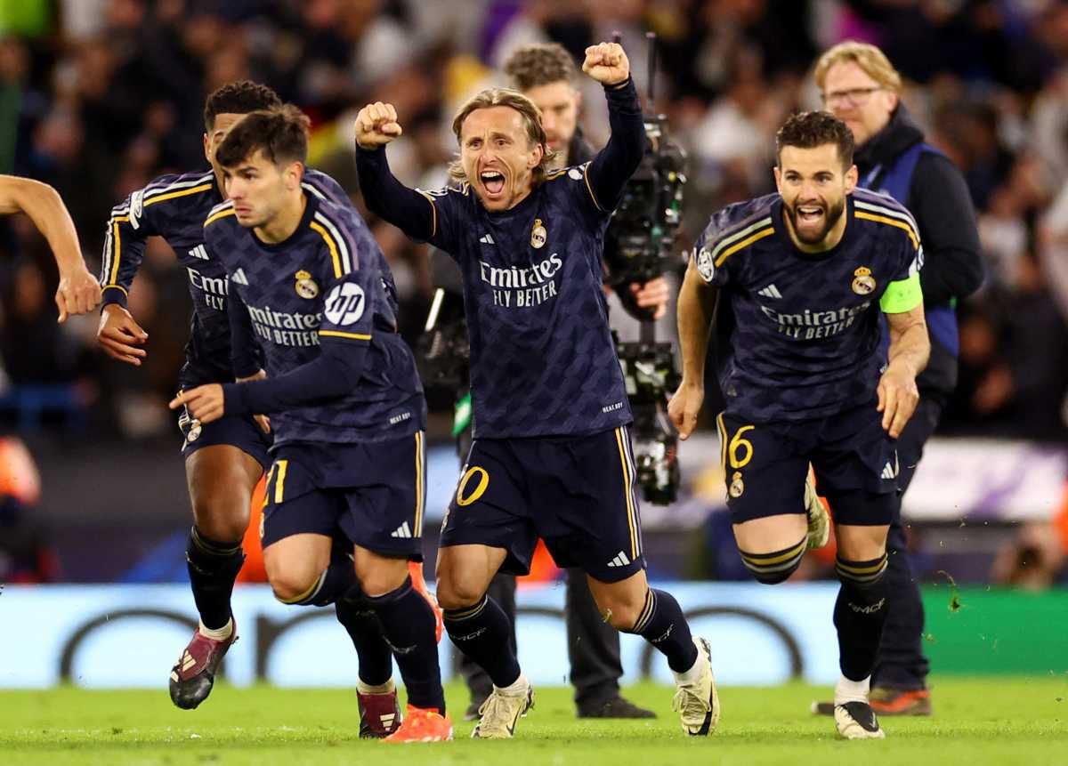El jugador del Real Madrid Luka Modric y sus compañeros celebran la victoria en la tanda de penales. El jugador del Real Madrid Luka Modric y sus compañeros celebran la victoria en la tanda de penales.