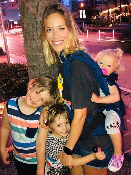 Luisana Lopilato junto a sus tres hijos con Michael Bublé. 