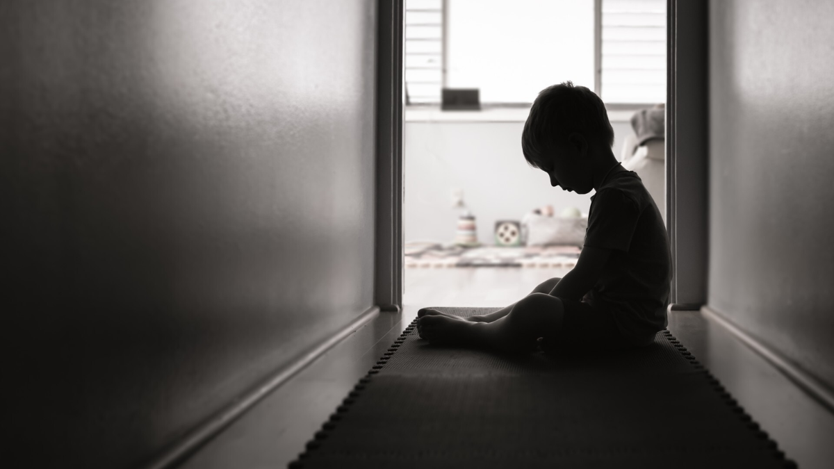 El dolor invisible: 9 señales que revelan el impacto de la carencia emocional en la madurez. El dolor invisible: 9 señales que revelan el impacto de la carencia emocional en la madurez.