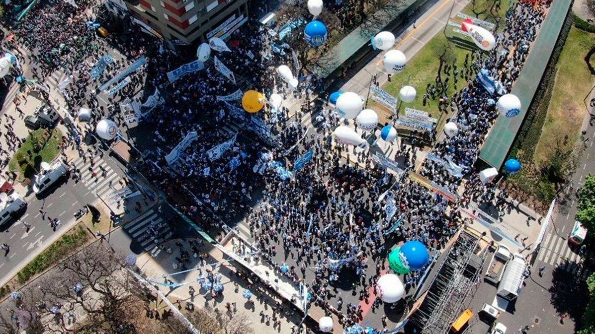 La Confederación General del Trabajo convocó para hoy a las 13:30 la concentración para la marcha por el Día de la Lealtad peronista.