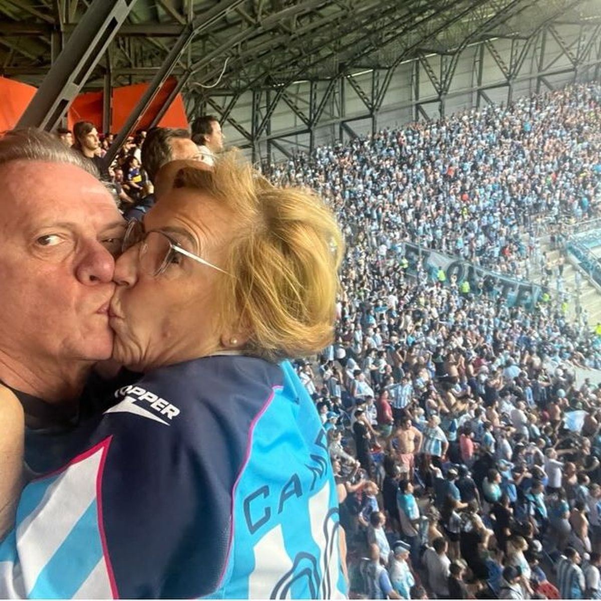 Marcelo Bonelli, enamorado de Susy y Racing Club. Marcelo Bonelli, enamorado de Susy y Racing Club.