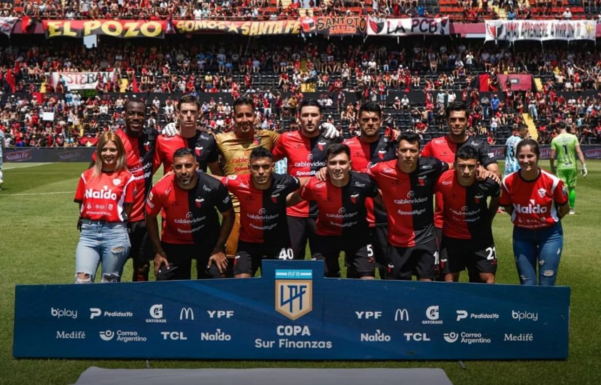 En el debut de Damonte, Colón le ganó por 1-0 a Atlético Tucumán. En el debut de Damonte, Colón le ganó por 1-0 a Atlético Tucumán.