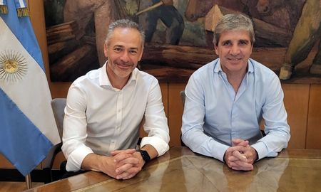 Luis Caputo designó a Alejandro Lew como nuevo secretario de Finanzas. Luis Caputo designó a Alejandro Lew como nuevo secretario de Finanzas.