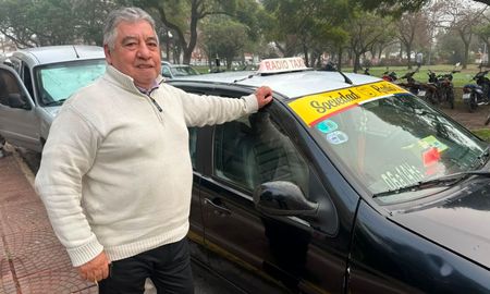 Daniel Aguiar asistió un parto de emergencia dentro de su taxi cuando la madre no alcanzó a llegar al hospital Cullen. Daniel Aguiar asistió un parto de emergencia dentro de su taxi cuando la madre no alcanzó a llegar al hospital Cullen.