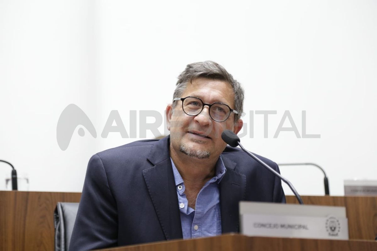 El Concejo de Santa Fe distinguió al periodista de AIRE Germán de los Santos. El Concejo de Santa Fe distinguió al periodista de AIRE Germán de los Santos.