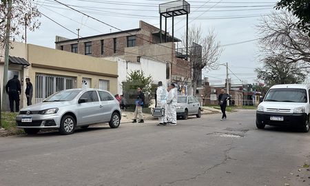 Agentes de la PDI llegaron al lugar del crimen en busca de pistas que permitan dar con el asesino de Walter Paglia. Agentes de la PDI llegaron al lugar del crimen en busca de pistas que permitan dar con el asesino de Walter Paglia.