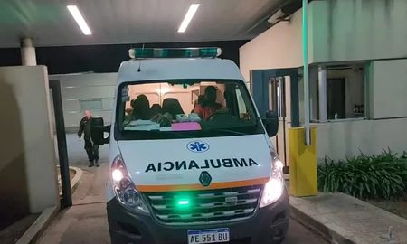 La ambulancia que trasladó a Jorge Rial desde el Aeropuerto de Ezeiza al Sanatorio Finochietto (Foto: TN). La ambulancia que trasladó a Jorge Rial desde el Aeropuerto de Ezeiza al Sanatorio Finochietto (Foto: TN).